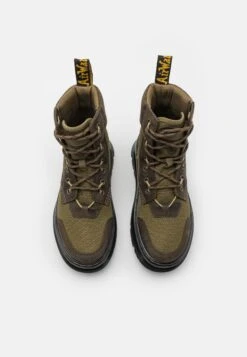 Dr. Martens Tarik Unisex - Enkellaarsjes Met Plateauzool - Olive Lawless -Stijlvolle Schoenen 125a3552410d44abaaba8bd0f15e96e3