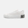 MOSCHINO Maxilogo - Sneakers Laag - Bianco 1 MOSCHINO Maxilogo - Sneakers Laag - Bianco -Stijlvolle Schoenen 18d9794954e5491db145d5fcd42236c9
