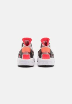 Nike Sportswear Air Huarache Unisex - Sneakers Laag - White/Metallic Silver/Infrared/Black -Stijlvolle Schoenen 7527c1a9f6db45fdb1387889e0a7efb2