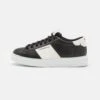Emporio Armani Zar - Sneakers Laag - Black/Off White 1 Emporio Armani Zar - Sneakers Laag - Black/Off White -Stijlvolle Schoenen 9e13bb39e2c0416fb6ee0707bf6d002f