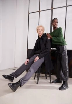 Dr. Martens 1460Boot - Veterboots - Black/White 13 Dr. Martens 1460Boot - Veterboots - Black/White -Stijlvolle Schoenen badc1a94ddf94fccbe367d1e59e0dfe4