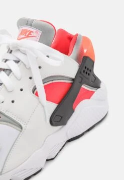 Nike Sportswear Air Huarache Unisex - Sneakers Laag - White/Metallic Silver/Infrared/Black -Stijlvolle Schoenen d62e98ad1184415b9edb5f4e6fd6f5bf