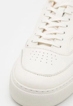 Tiger Of Sweden Nomme - Sneakers Laag - Off White -Stijlvolle Schoenen daf3d06272b5457082ff3e674ffbb20c