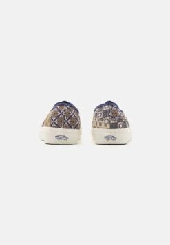 Vans Authentic Patchwork Unisex - Sneakers Laag - Geo Trek Navy 10 Vans Authentic Patchwork Unisex - Sneakers Laag - Geo Trek Navy -Stijlvolle Schoenen e7f4d0c9e35e44fb882371939fdb6698